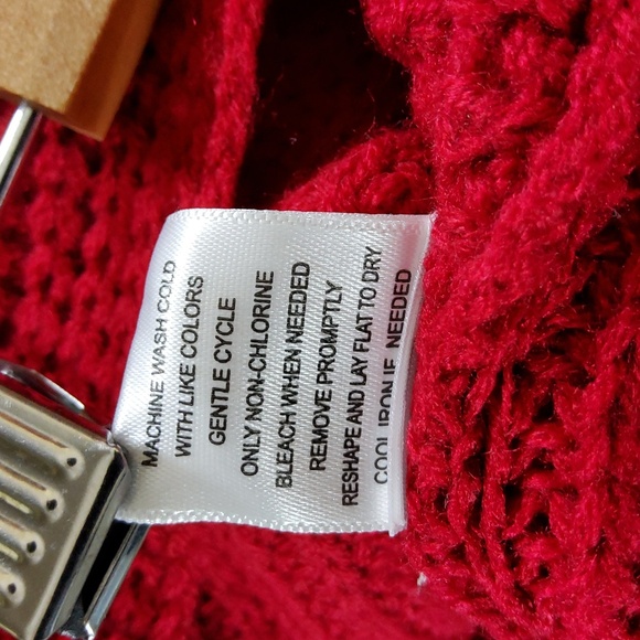 Almost Famous Red V-Neck Sweater Size XL - Picture 8 of 8